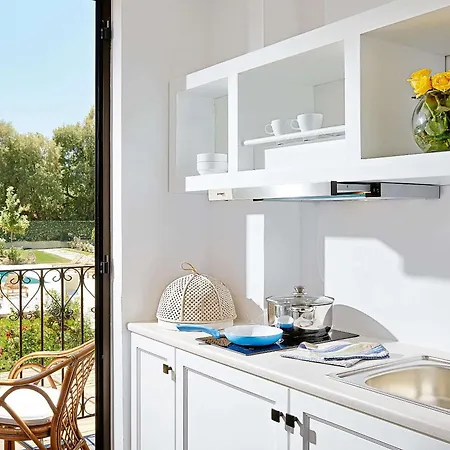 Oliva Aparthotel Adelianos Kampos